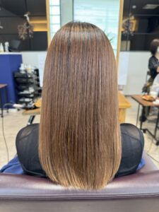 縮毛矯正＝ピンピンはもう違う。低温ストレートで叶える、もっちり柔らかな美髪